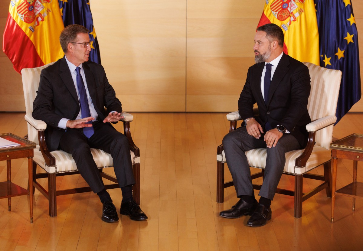 Feijóo se reúne con Abascal dentro de su ronda de contactos para la investidura.