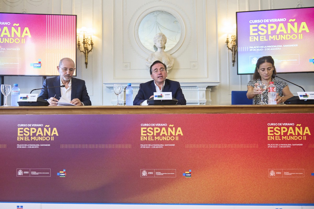Ayman Al Safadi, José Manuel Albares y Nathalie Tocci.