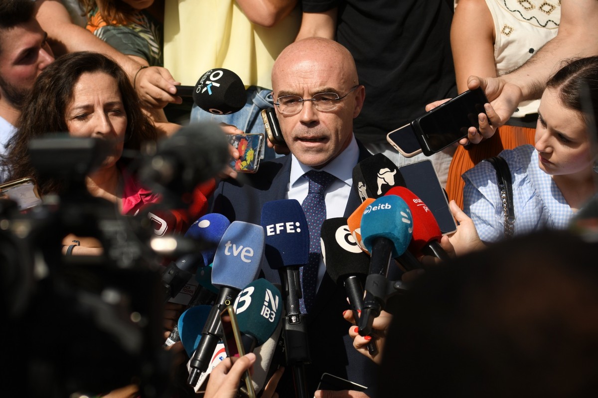 Begoña Gómez declara como investigada por presuntos delitos de tráfico de influencias y corrupción en los negocios.