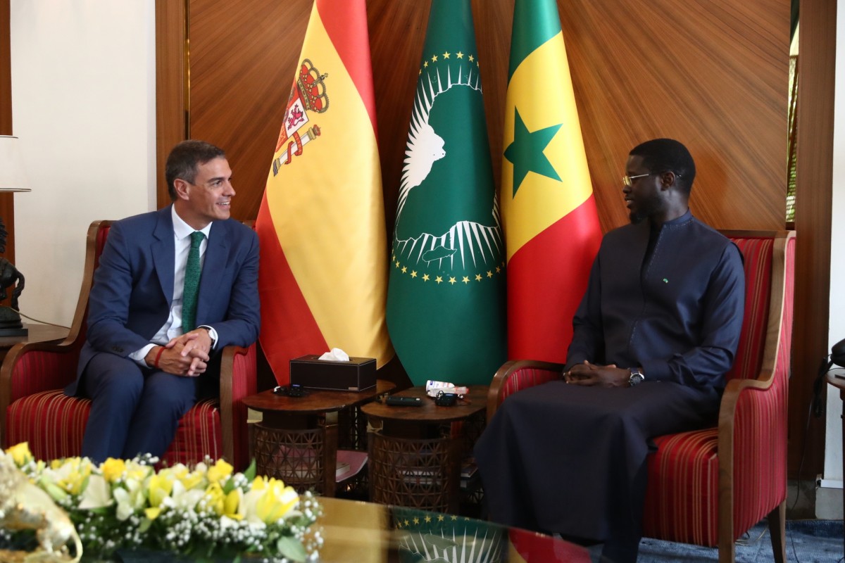 Sánchez visita Dakar (Senegal) durante su gira por África contra la migración ilegal.