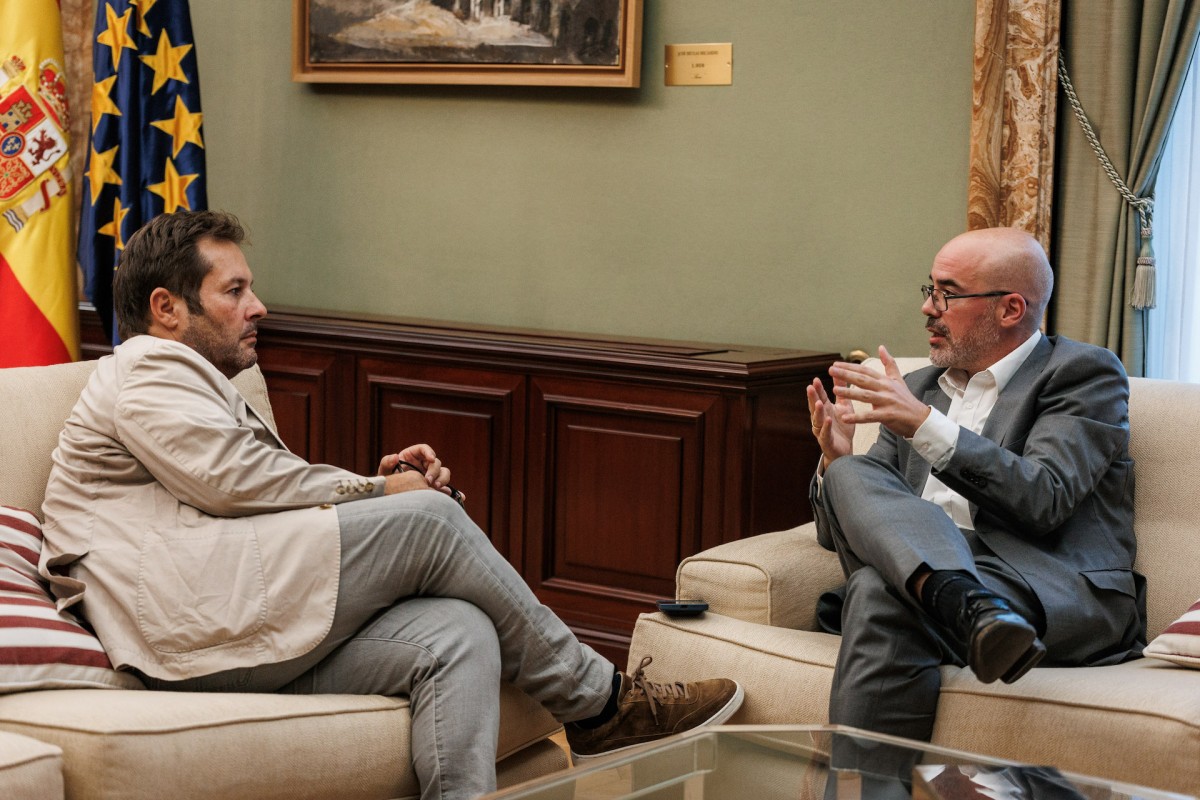 Francisco Martín, delegado del Gobierno de España en Madrid, conversa con Marc López Plana.