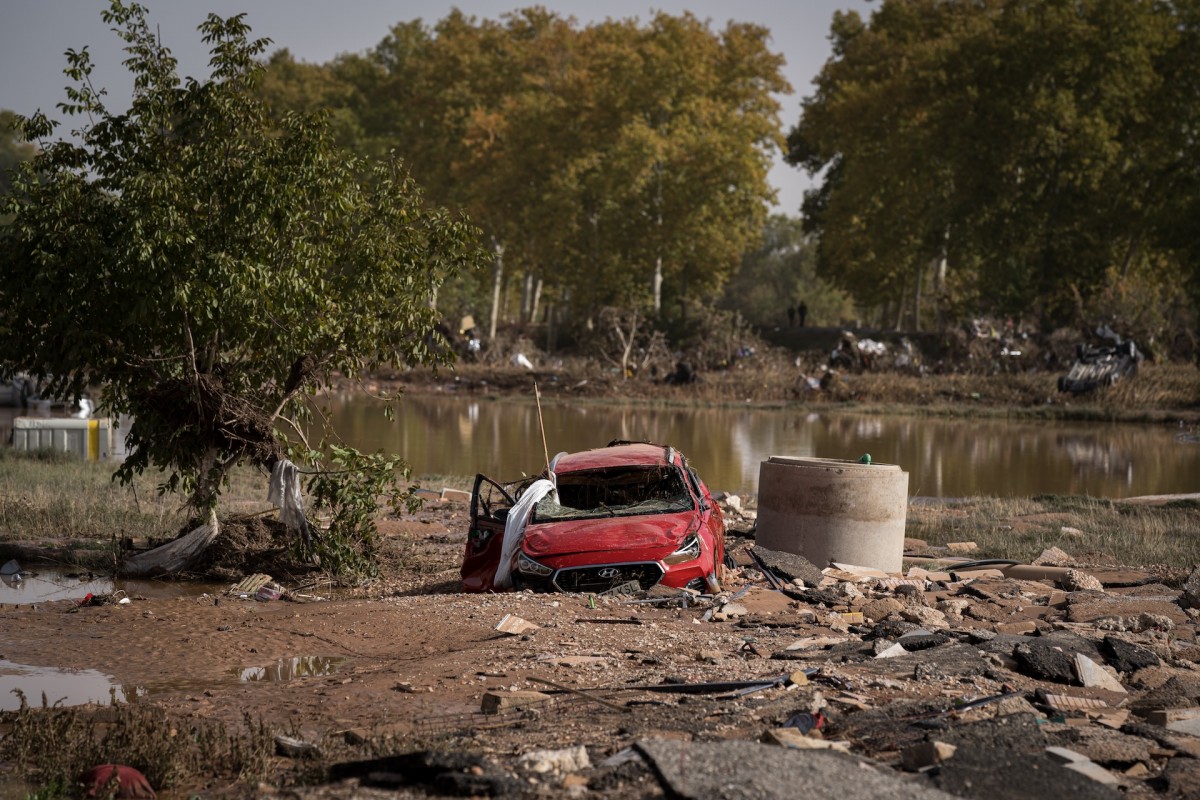 Un coche afectado por la DANA, a 30 de octubre de 2024, en Utiel, Comunitat Valenciana.