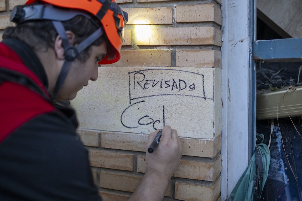 Más de 200 voluntarios de Protección Civil intervienen en Valencia por la DANA.