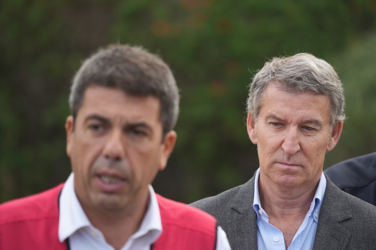 Feijóo visita el Centro de Coordinación de Emergencias de la Comunidad Valenciana.