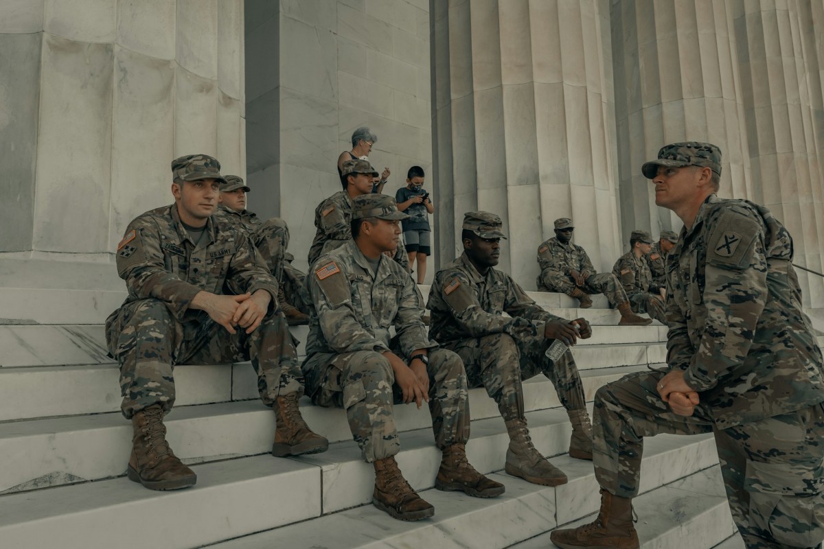 Un grupo de soldados americanos descansan en Washington D. C.