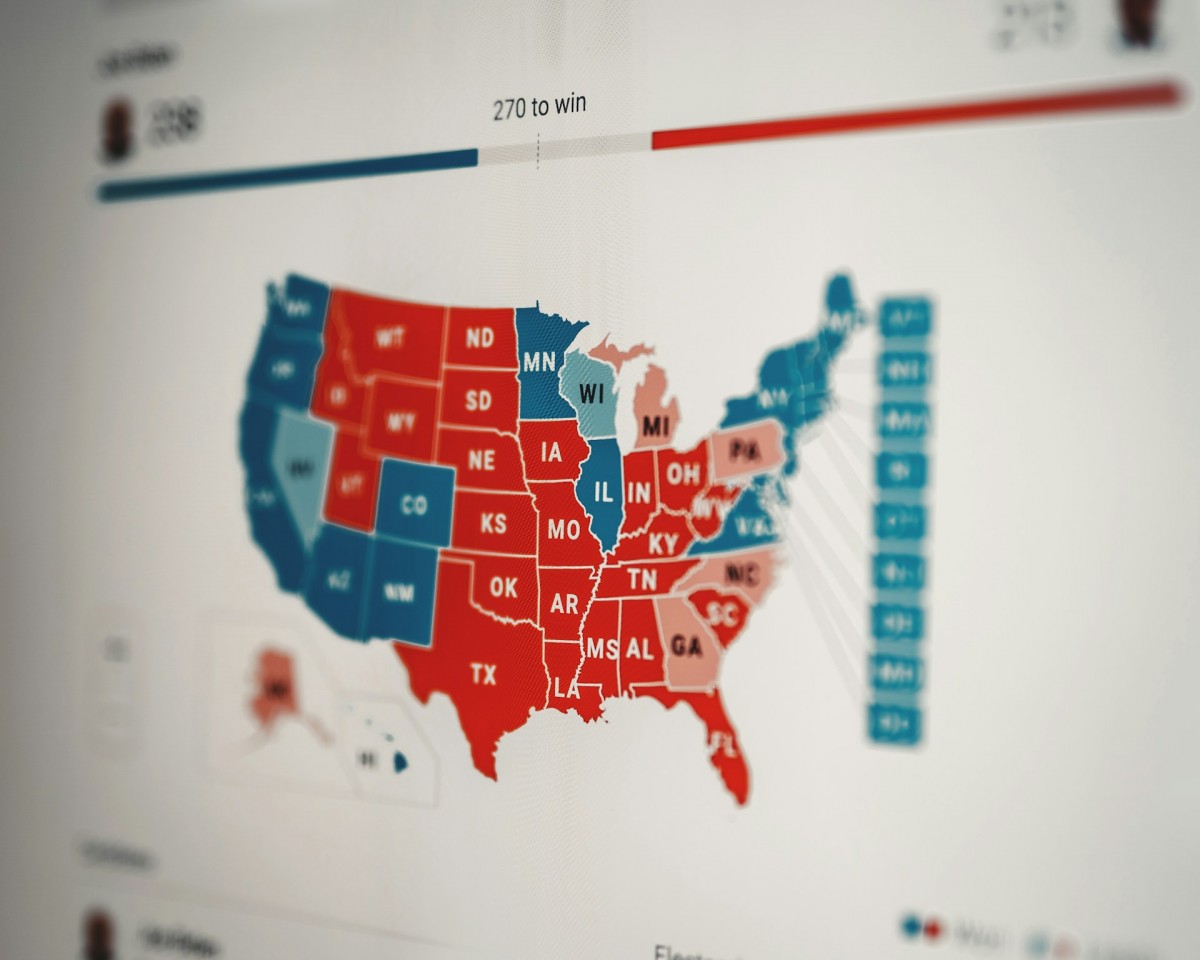Uno de los grandes riesgos de las elecciones de 2024 es el 'espejismo rojo', que indicaría que Trump gana al comienzo del escrutinio para después mostrar como gana finalmente Harris.