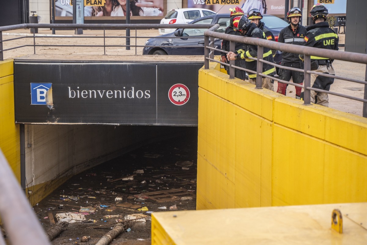 En la imagen, el parking de Bonaire, donde se llegó a afirmar que había cientos de muertos. Tras las labores de rescate no se encontró ningún fallecido.