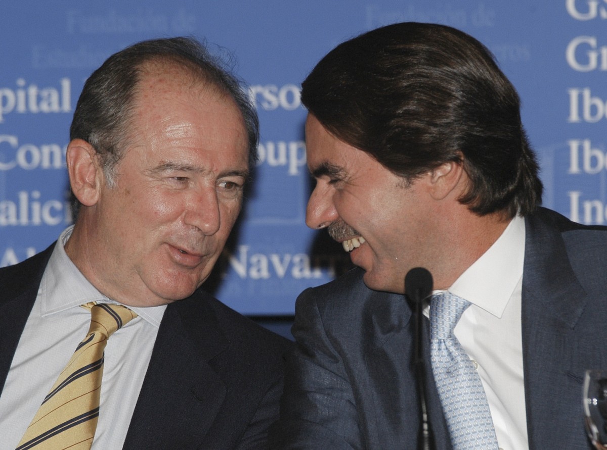 José María Aznar, junto a su ministro de Economía Rodrigo Rato, lideró la mayor privatización de empresas públicas en España durante los años 90.