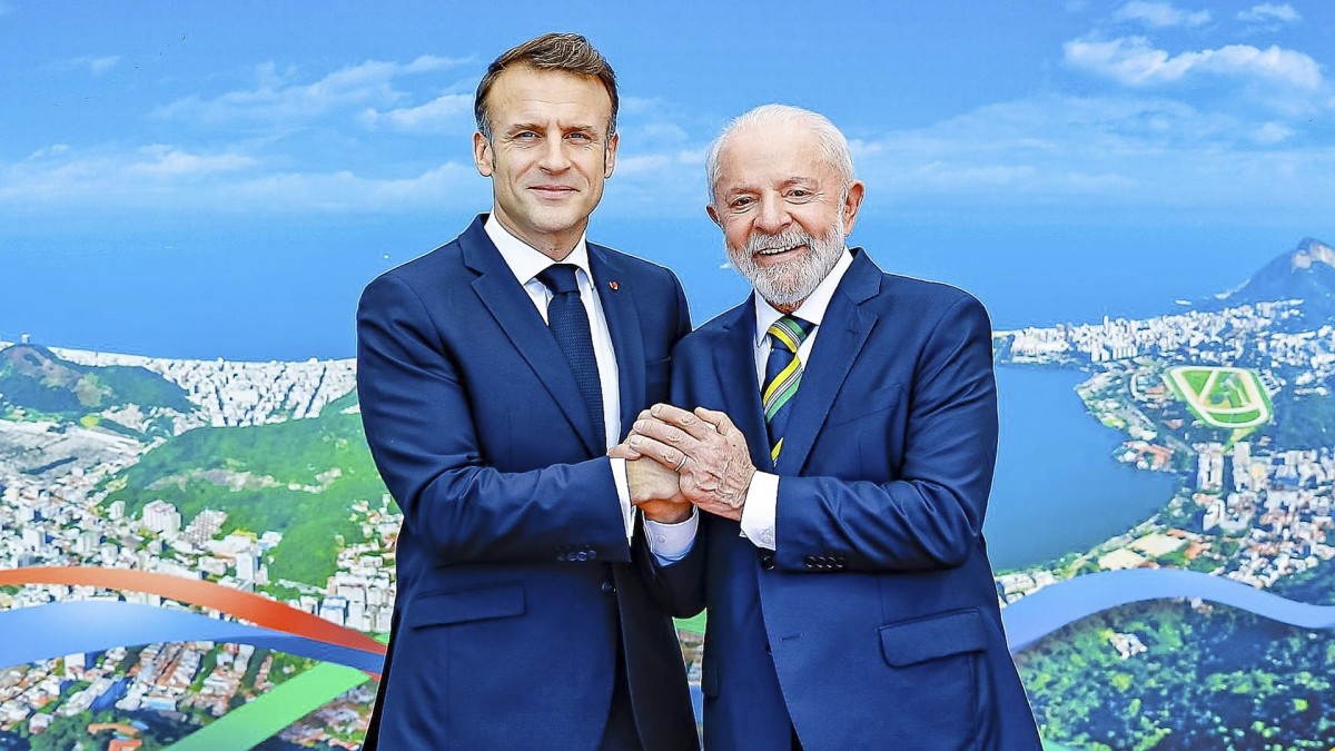 El presidente de Brasil, Luiz Inácio Lula da Silva, recibe al presidente francés, Emmanuel Macron durante la cumbre del G-20 en Río de Janeiro. 