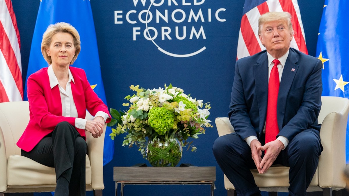 La presidenta de la Comisión Europea, Ursula von der Leyen, y el presidente de Estados Unidos, Donald Trump, inician sus respectivos segundos mandatos con poco más de un mes de diferencia.
