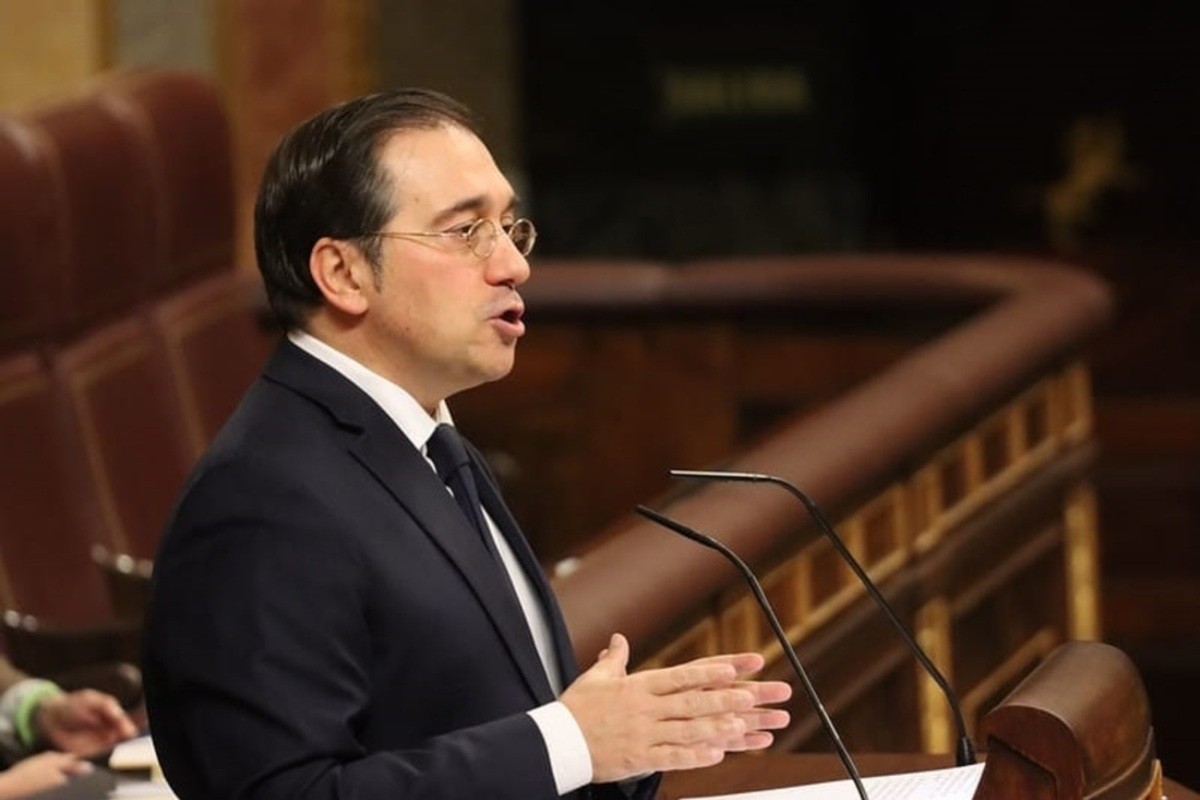 El ministro Albares durante la ponencia de la postura española en Oriente Medio en el Congreso de los Diputados.