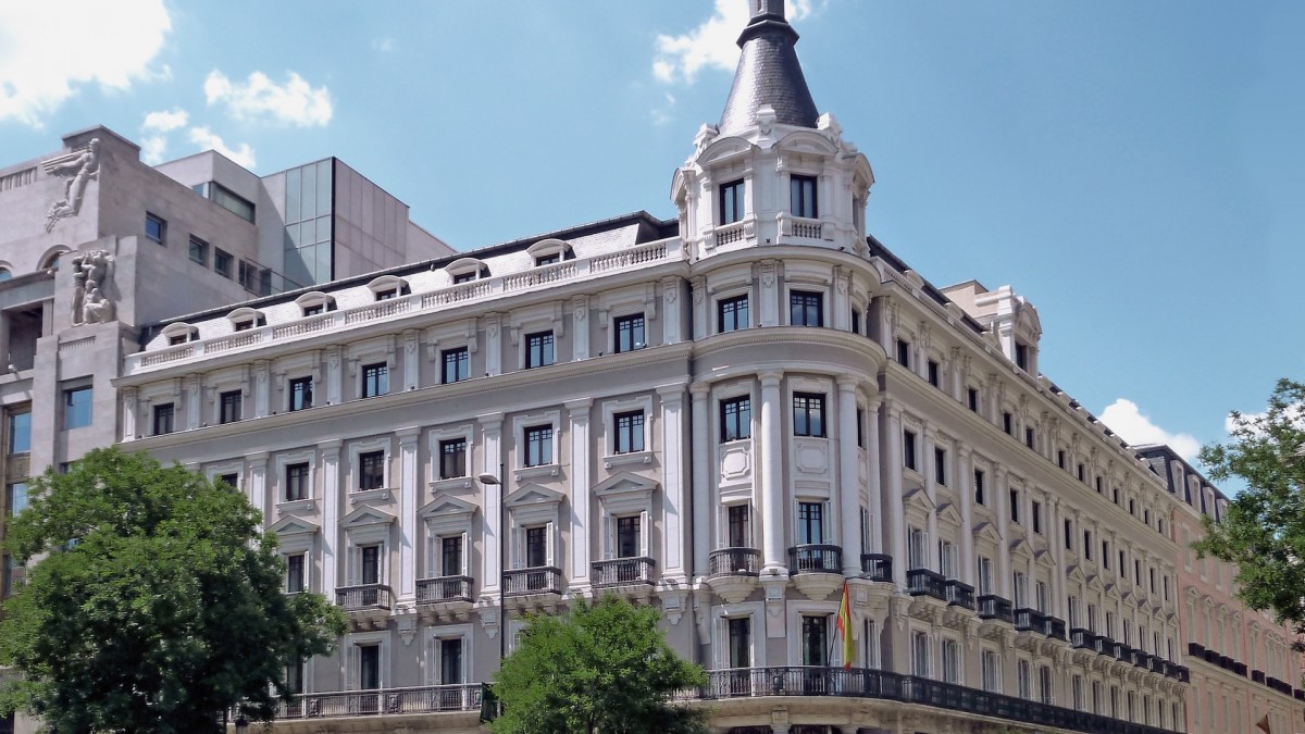 La CNMC comienza una segunda etapa de análisis sobre la OPA hostil del BBVA al Banco Sabadell.