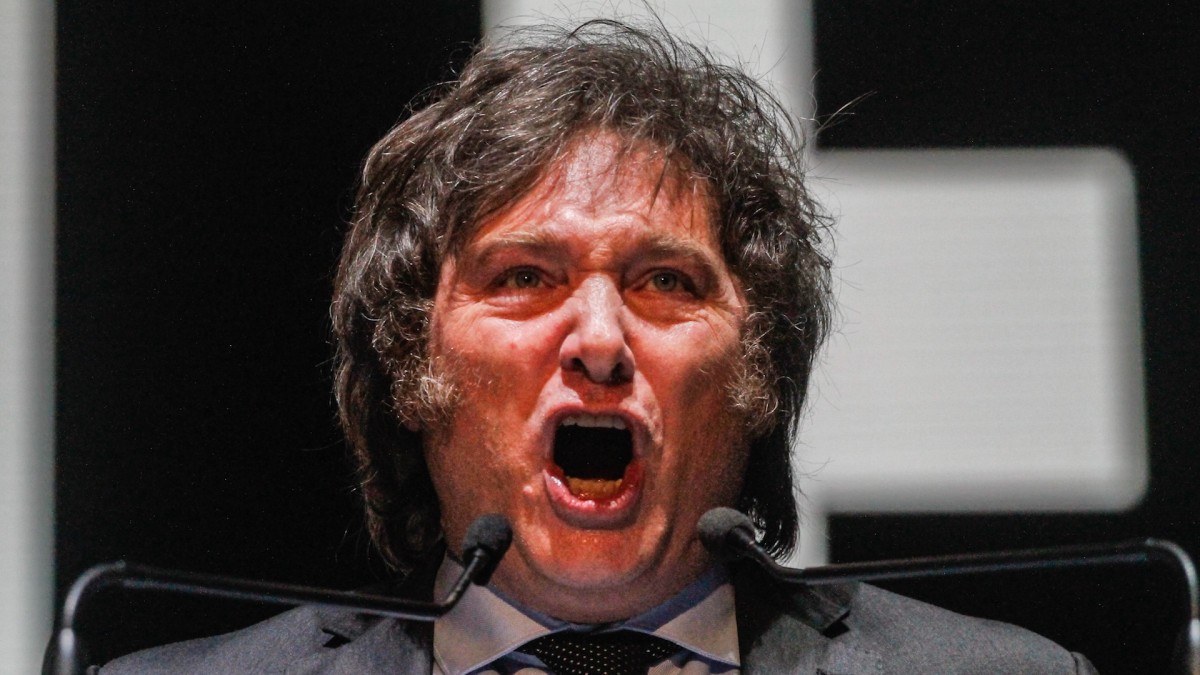 Javier Milei pronuncia un discurso en un mitin de La Libertad Avanza, su partido político.