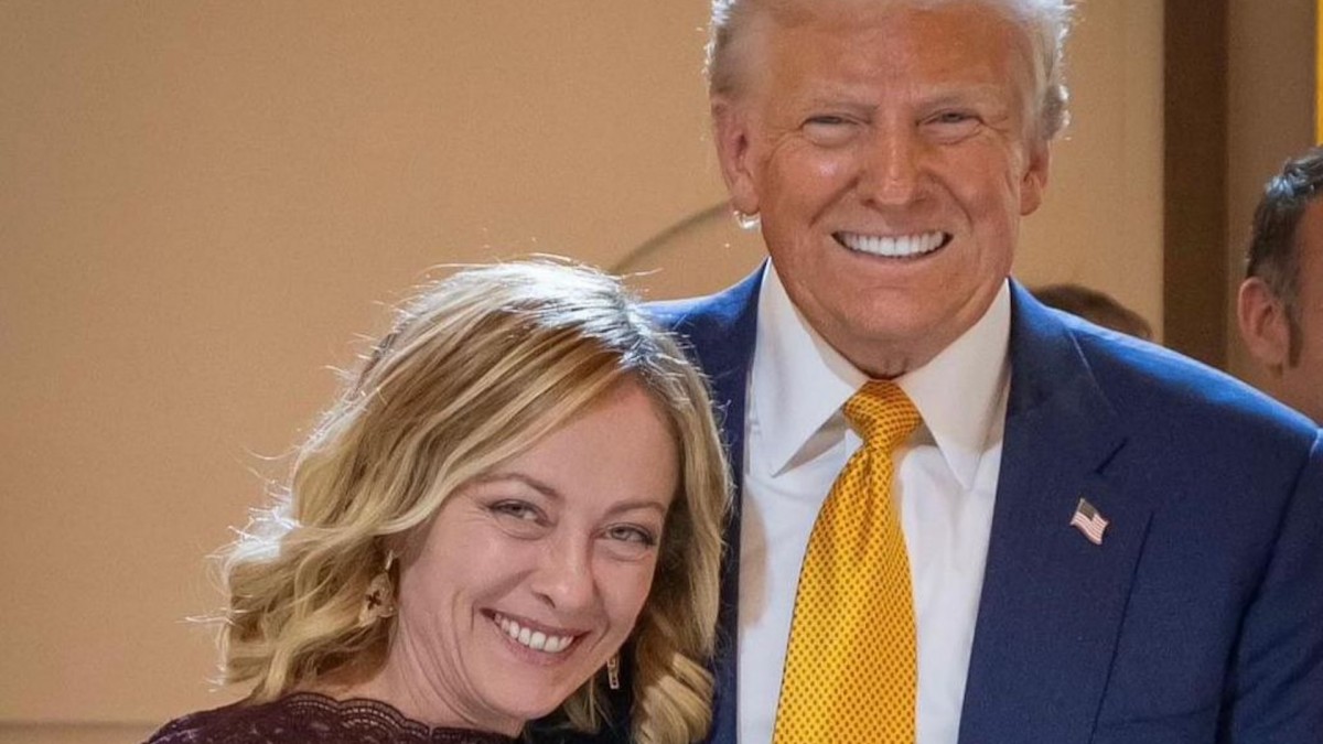Giorgia Meloni y Donald Trump se encuentran por primera vez en la cena ofrecida por Emmanuel Macron en el Palacio del Elíseo tras la reapertura de la catedral de Notre Dame el pasado 8 de diciembre.