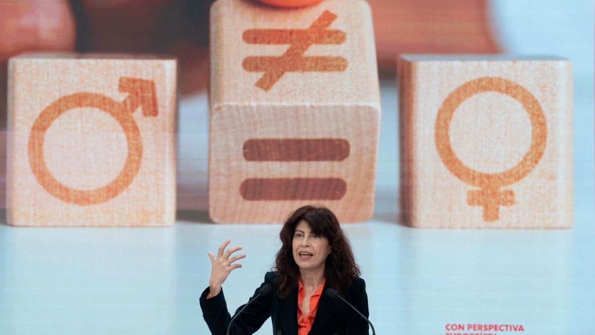 La ministra de Igualdad socialista, Ana Redondo, interviene durante la clausura de una jornada de la Fundación Rafael Campalans.