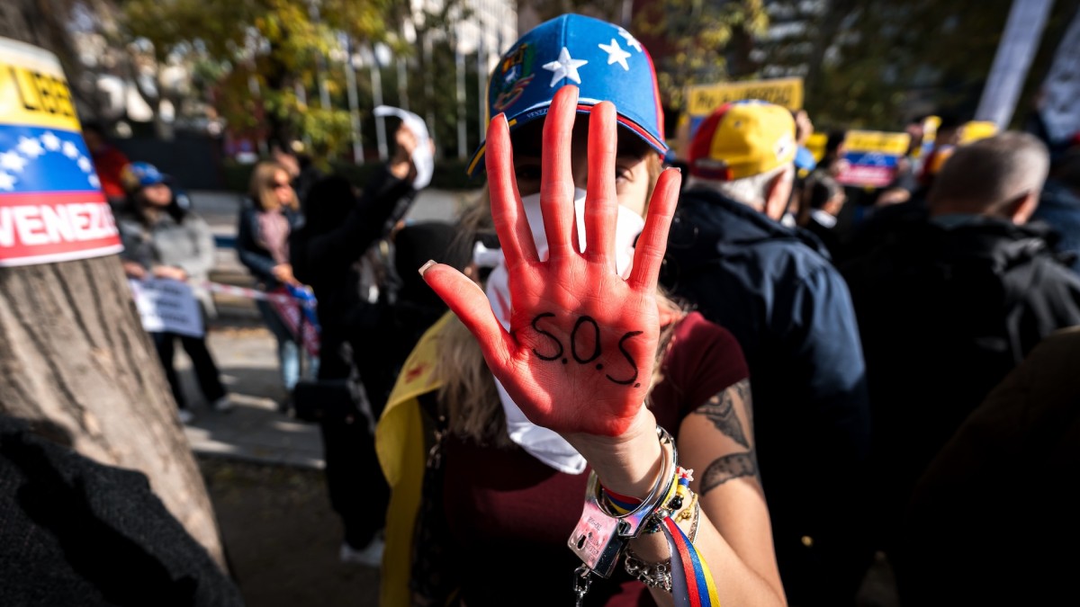 Una manifestación recorre las calles de Madrid reclamando la democracia en Venezuela el pasado 1 de diciembre.