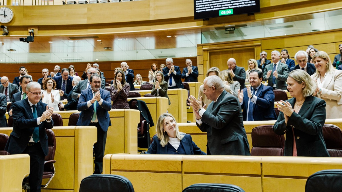 Los senadores aplauden durante la sesión del pasado 28 de enero.