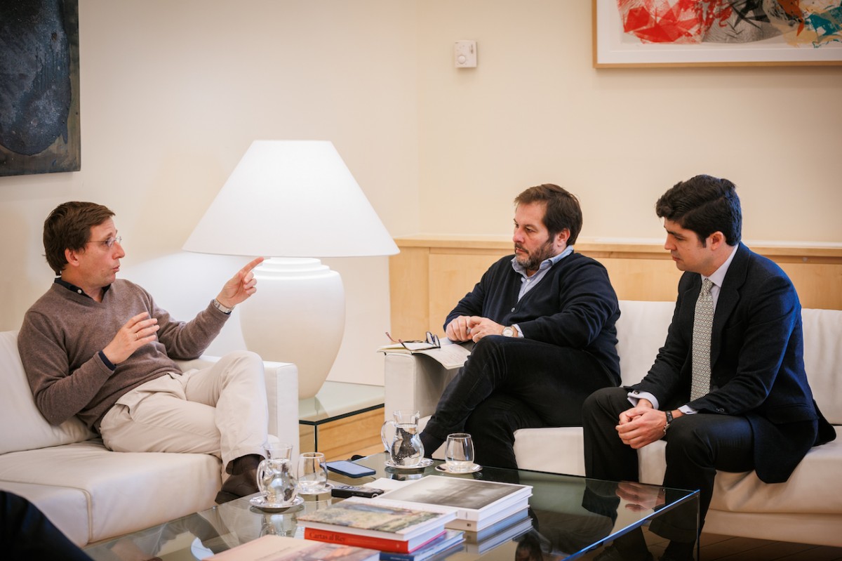Martínez Almeida durante la conversación con Agenda Pública. | Agenda Pública / Tania Sieira