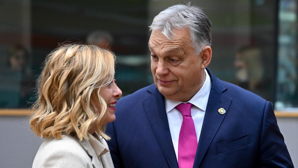 Giorgia Meloni junto a Viktor Orbán en una cumbre sobre los Balcanes occidentales, el pasado 18 de diciembre.