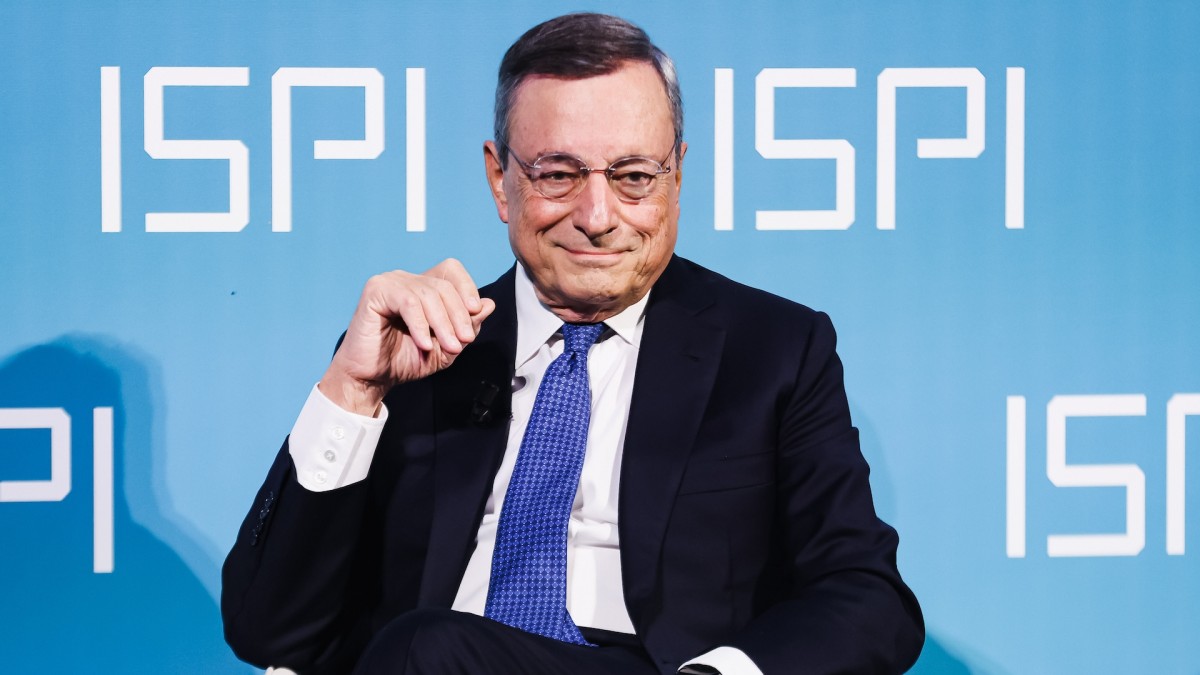 Mario Draghi durante una entrega de premios en Italia.
