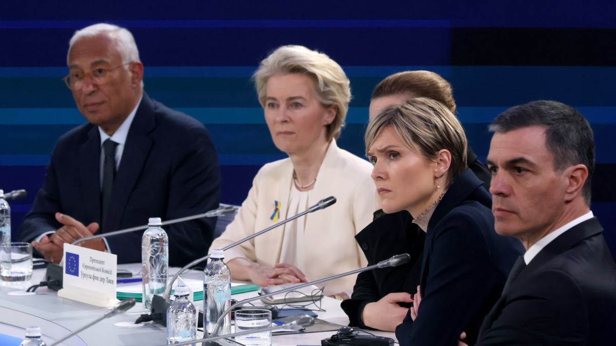 António Costa, Ursula von der Leyen, la primera ministra danesa Mette Frederiksen y Pedro Sánchez participan en la cumbre de apoyo a Ucrania el pasado 24 de febrero.