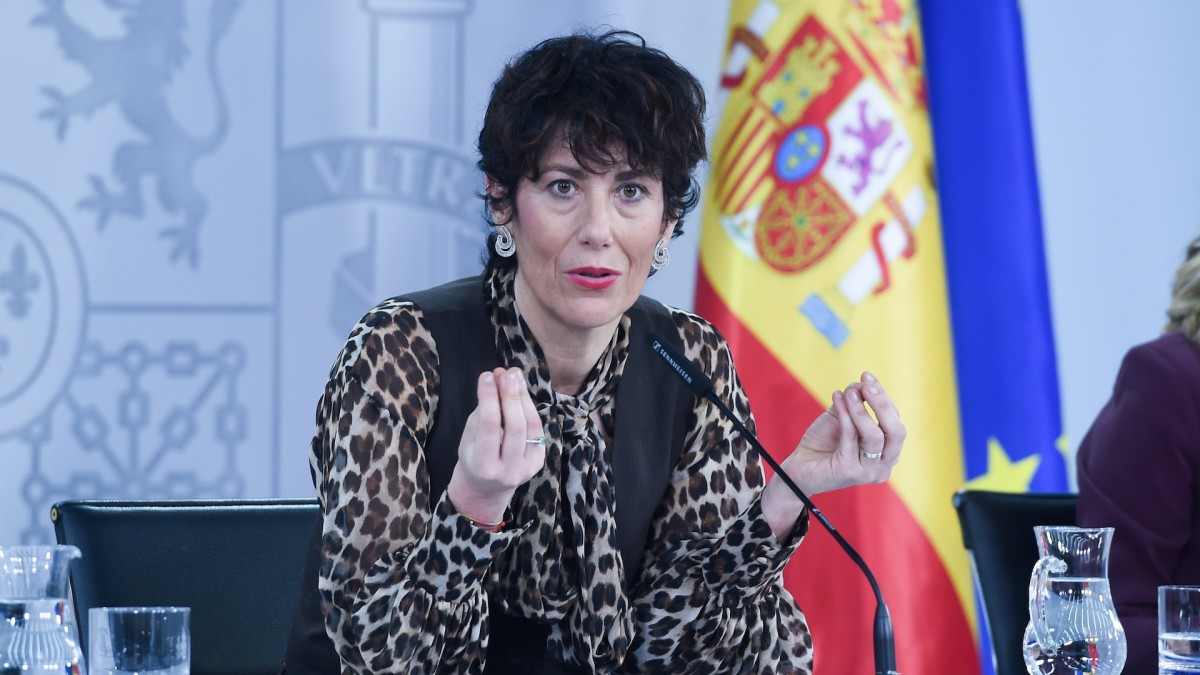Elma Saiz, ministra de Inclusión, Seguridad Social y Migraciones, explica el contenido del acuerdo sobre inmigracón con Junts tras el Consejo de Ministros.
