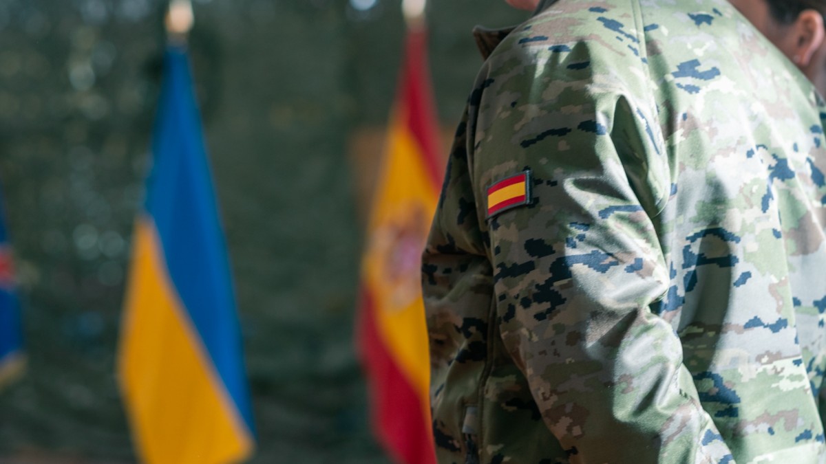 Un soldado del ejército español, durante la visita de la ministra de Defensa, Margarita Robles, a la Academia de Infantería de Toledo, a 3 de enero de 2025.