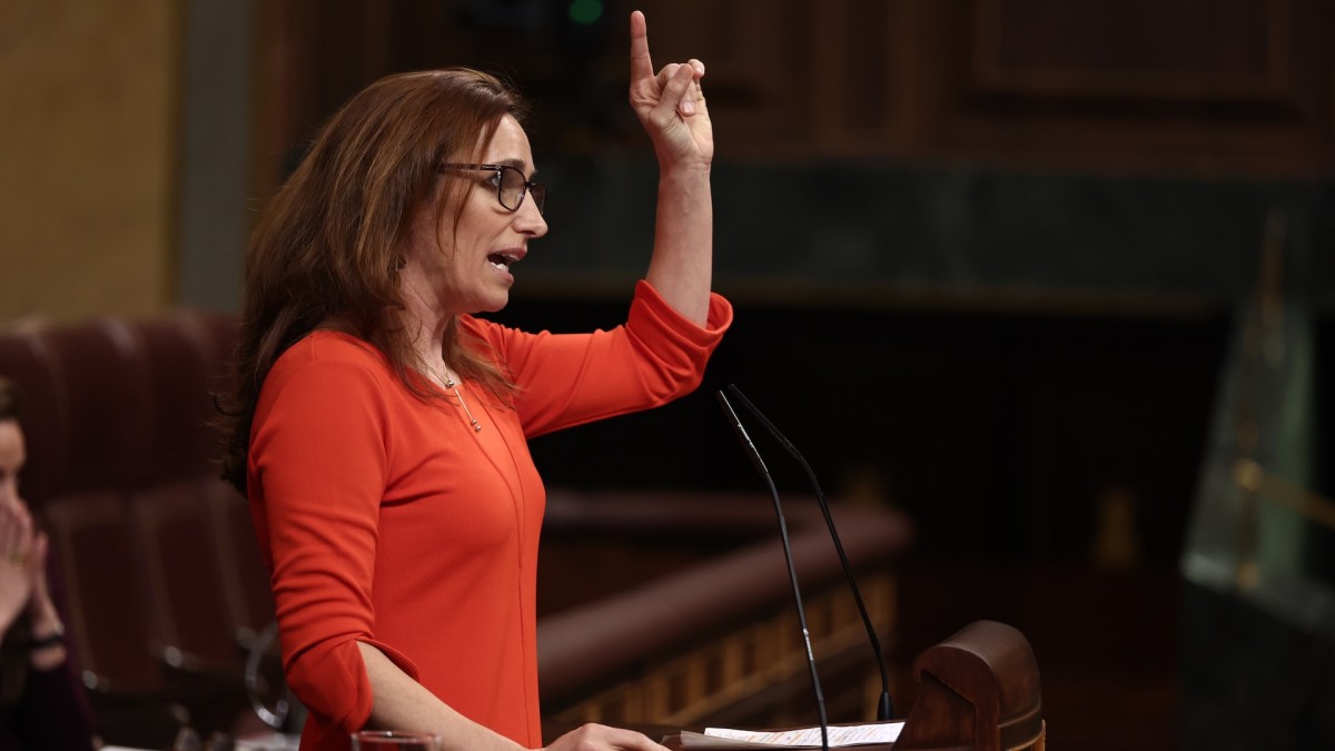 La ministra de Sanidad, Mónica García, interviene en el Congreso durante el debate sobre la creación de la Agencia Estatal de Salud Pública.