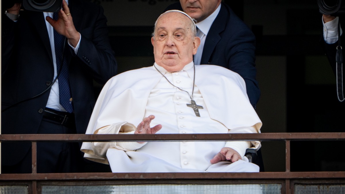 El Papa Francisco reaparece en público tras su convalecencia en el hospital policlínico Gemelli en Roma, el pasado día 23 de marzo.