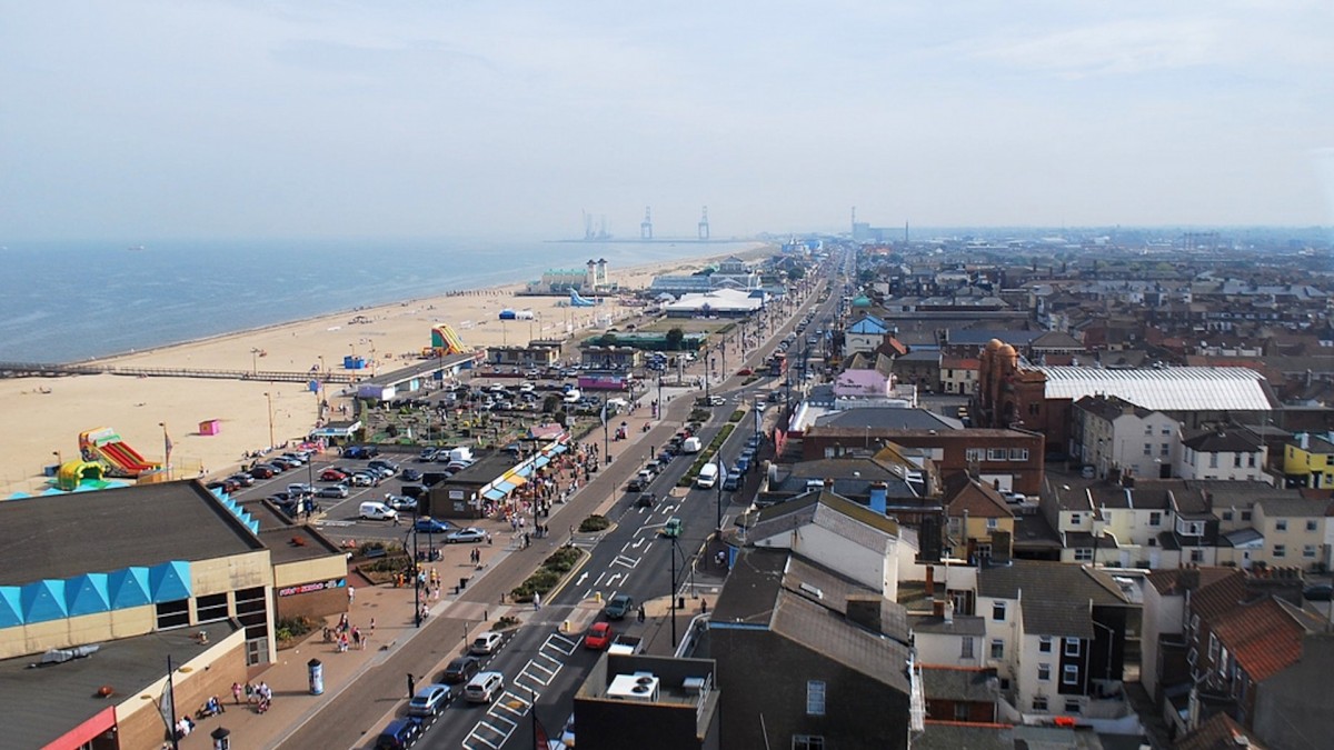Great Yarmouth fue antaño un importante destino vacacional en el Reino Unido, pero su economía local empezó a decaer coincidiendo con el aumento de la inmigración procedente de otras partes de la UE. Fue uno de los lugares con mayor apoyo para el Brexit en 2016.