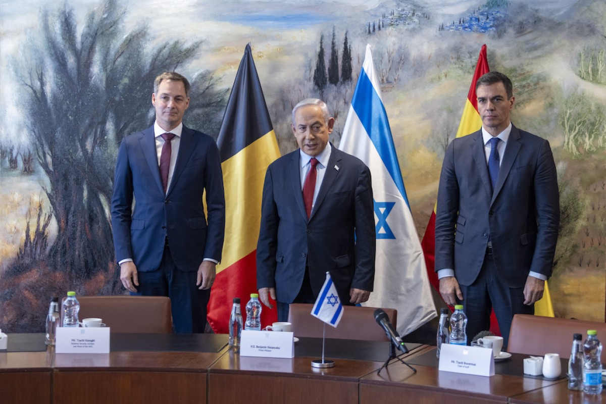 El Primer Ministro Alexander De Croo, el Primer Ministro de Israel Benjamin Netanyahu y el Presidente del Gobierno de España Pedro Sánchez se reunieron el 23 de noviembre de 2023.