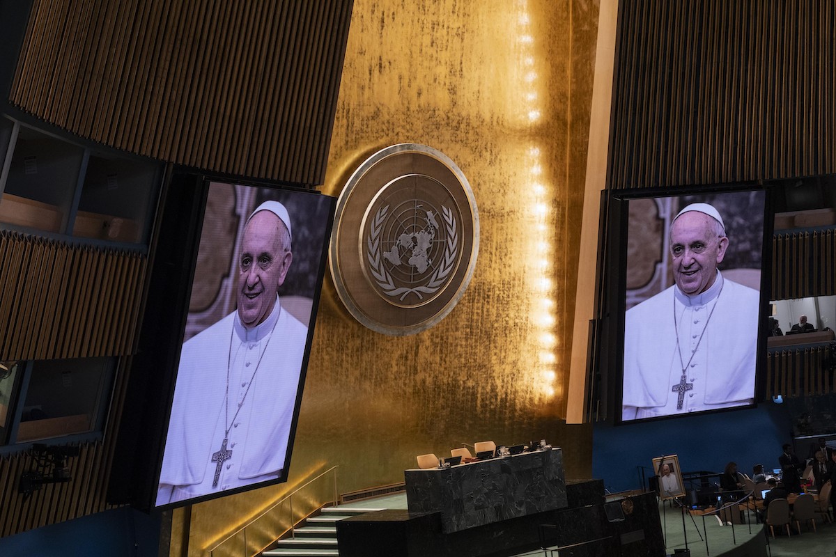 Homenaje de la Asamblea General de la ONU a la memoria de Su Santidad el Papa Francisco