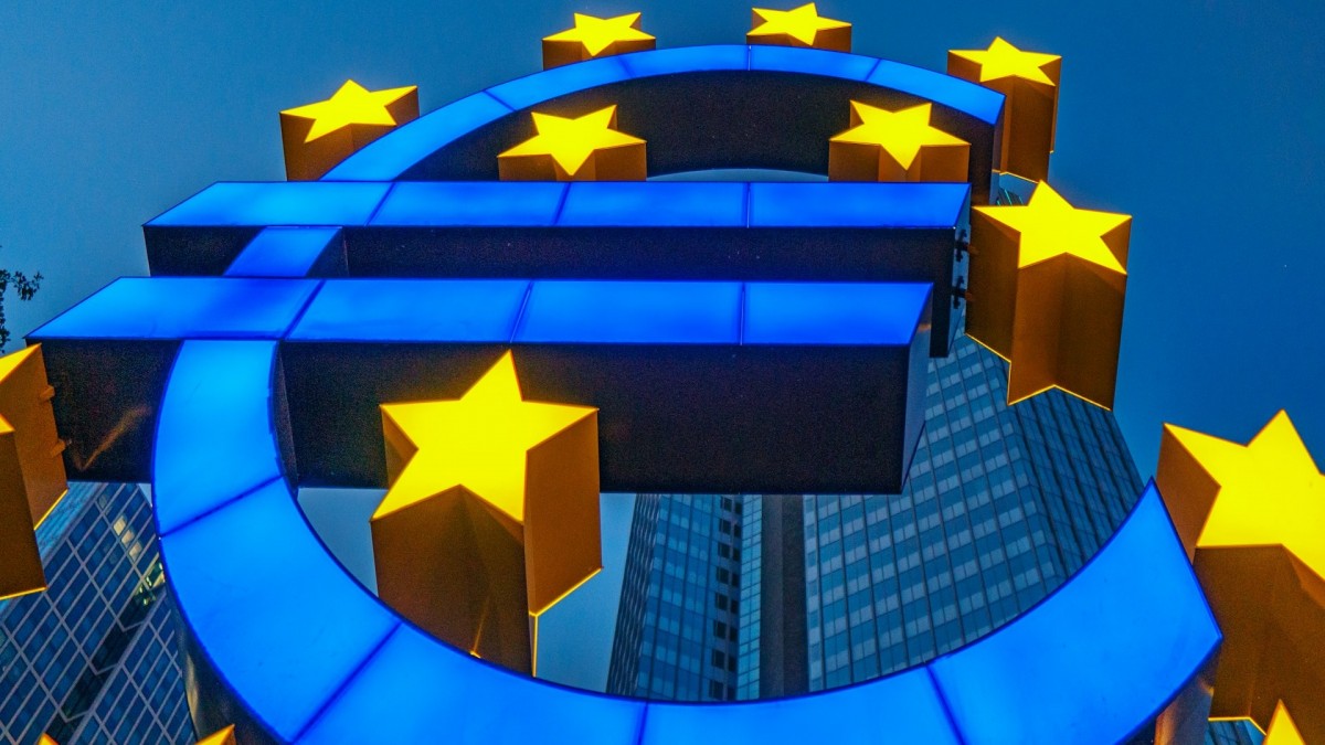 La prevalencia del euro como divisa de refugio global traería grandes ventajas para los europeos.