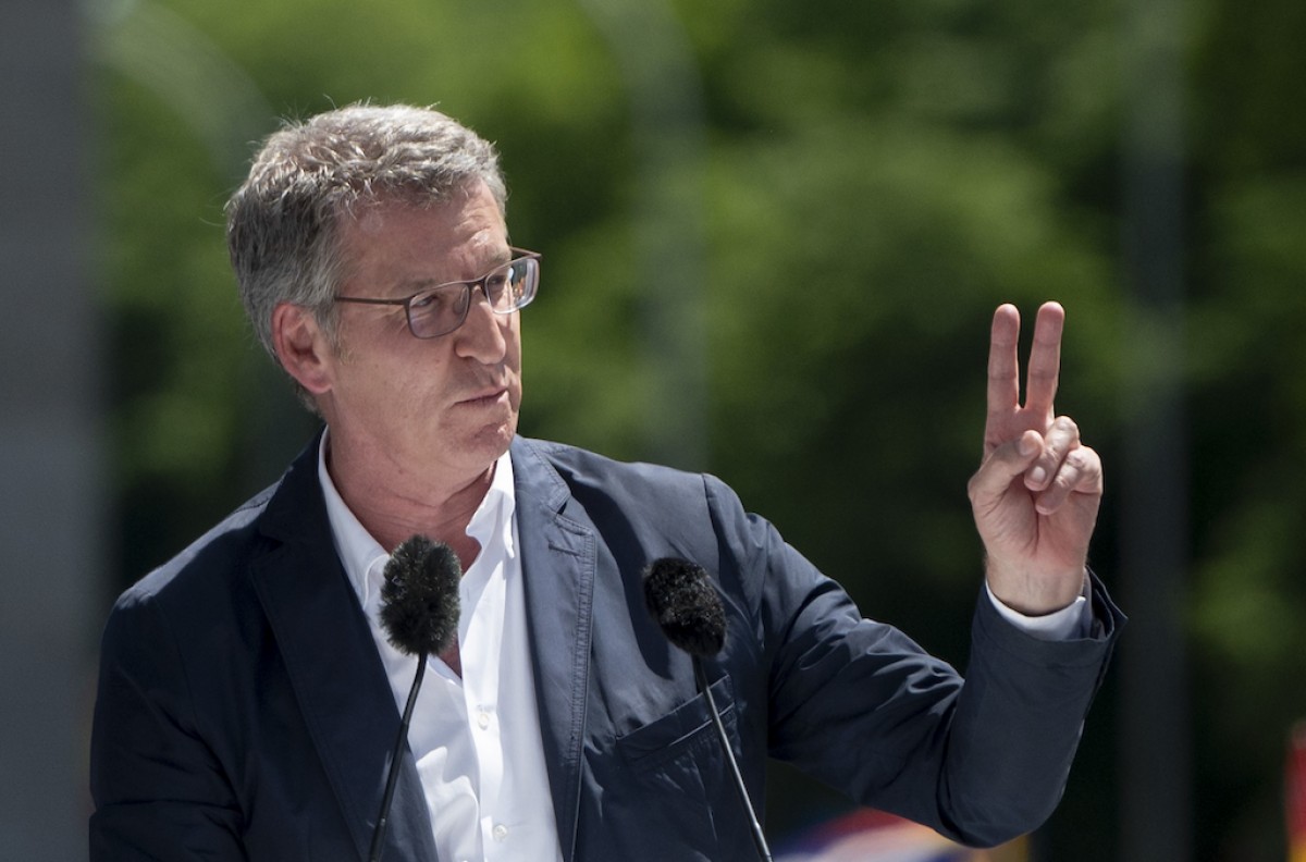 El presidente del Partido Popular, Alberto Núñez Feijóo, interviene durante una manifestación del PP.