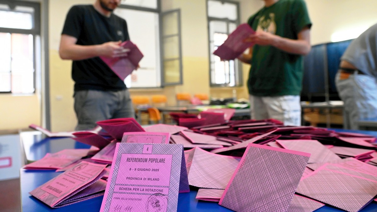 Recuento de votos del Referéndum Abrogativo Popular sobre cinco referendos en Italia.