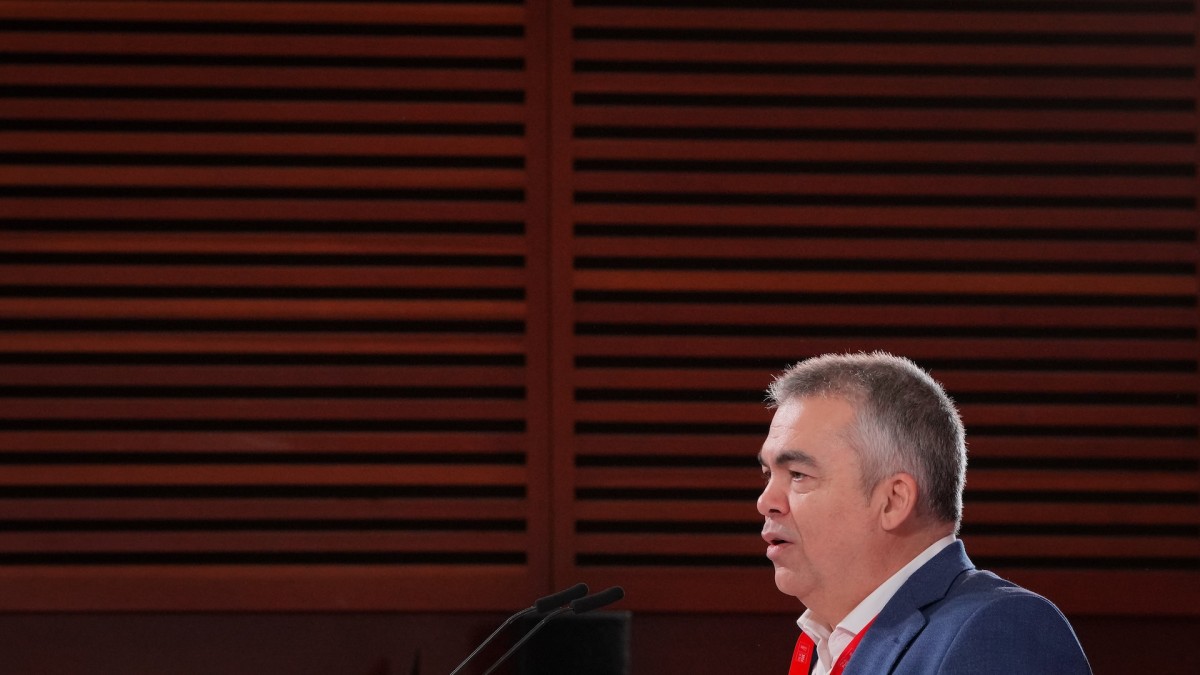 Santos Cerdán pronuncia un discurso antes del estallido del escándalo de corrupción que le salpica.