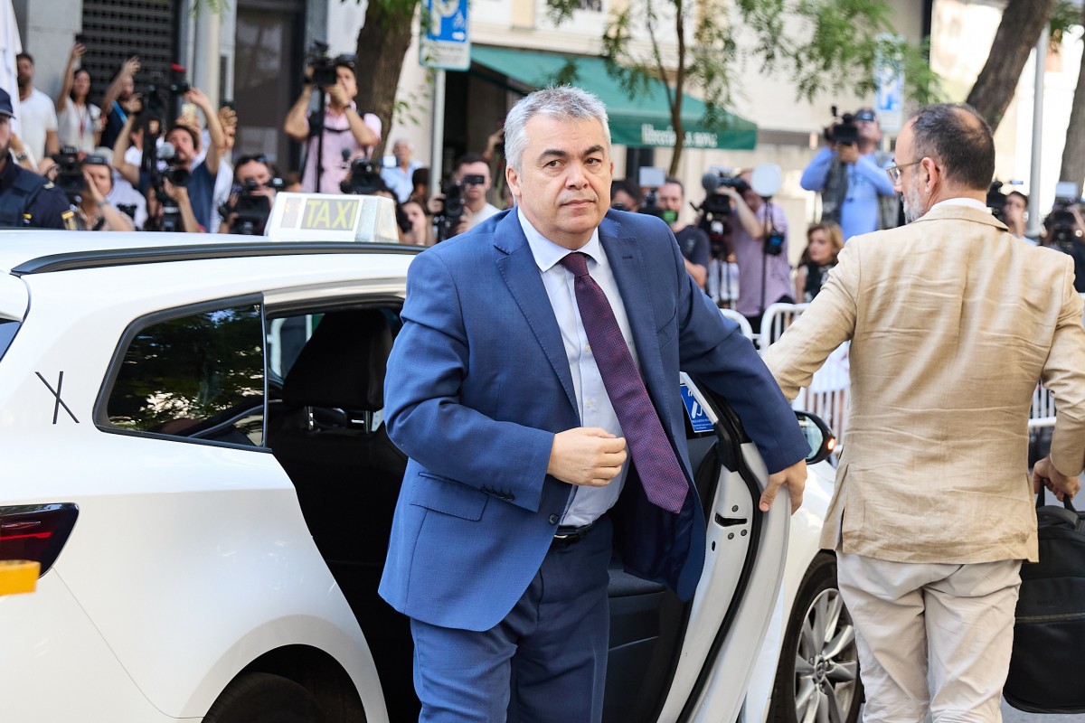 El exsecretario de Organización del PSOE Santos Cerdán a su llegada a declarar en el Tribunal Supremo, sus últimos momentos en libertad antes del decreto de prisión provisional.