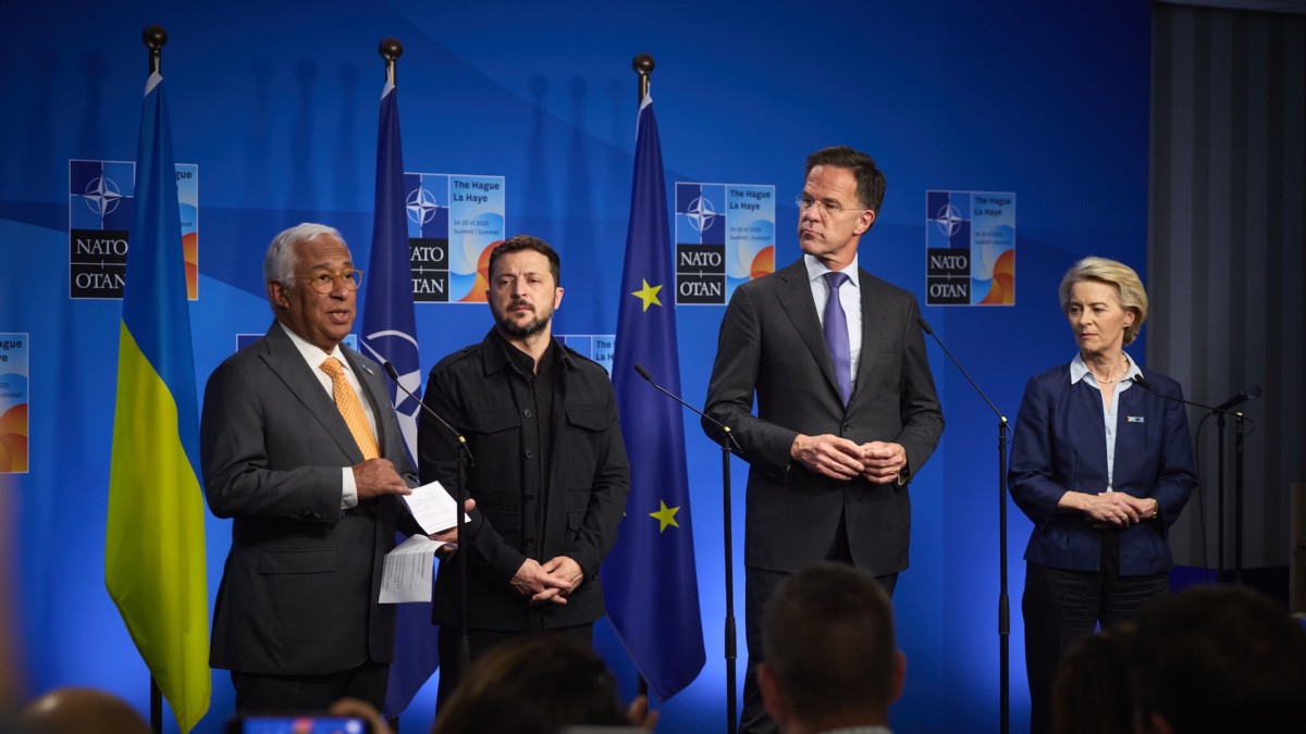Los líderes de la Unión Europea comparecen junto al presidente de Ucrania, Volodímir Zelenski, y el secretario general de la OTAN, Mark Rutte.