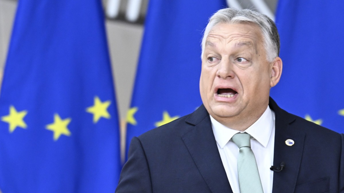 Viktor Orbán realiza declaraciones a la prensa a su llegada al Consejo Europeo del pasado 26 de junio.