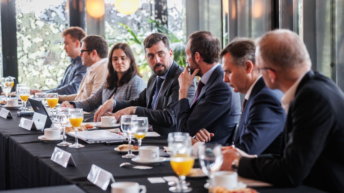 El debate sobre la competitividad y la autonomía estratégica de la UE reunió en Madrid a Dorothée Rouzet (Tesoro francés), Eduardo Aguilar (Ministerio de Economía español) y Miguel Ortiz (CUNEF).