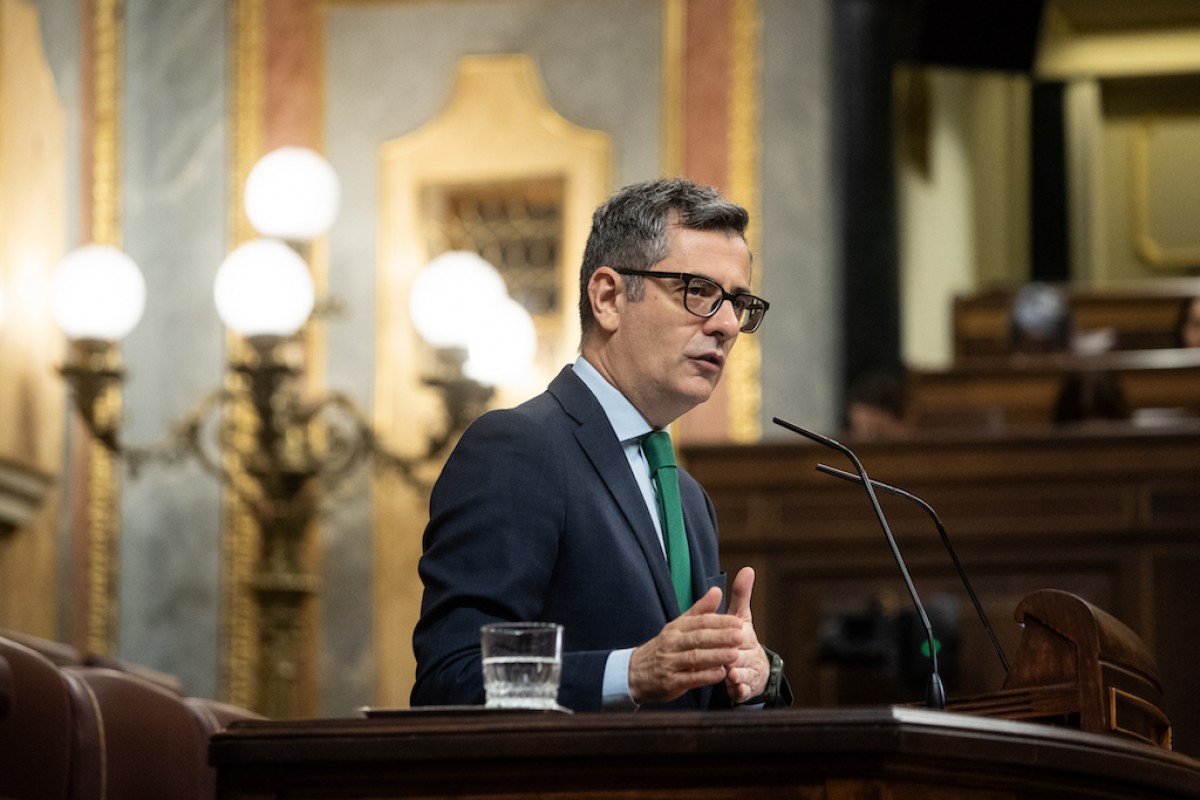 El ministro de la Presidencia, Relaciones con las Cortes y Justicia, Félix Bolaños, interviene durante una sesión plenaria en el Congreso de los Diputados.