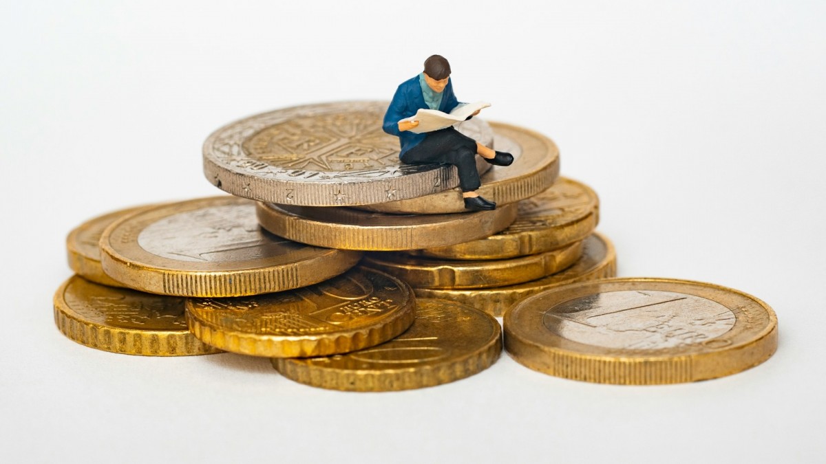 MEP Jonás Fernández calls for a rethink on the governance of the euro.