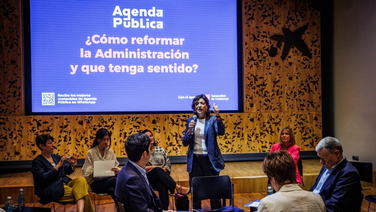 La secretaria general del Departamento de Presidencia de la Generalitat de Catalunya  explica la reforma impulsada por Illa.