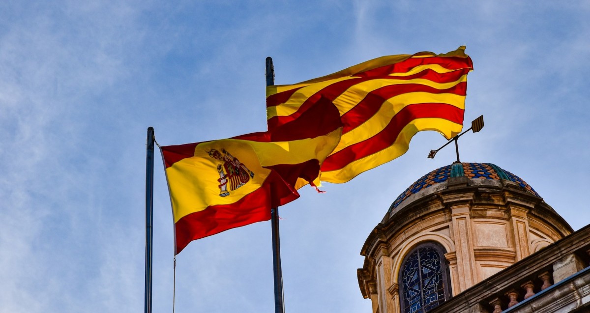 A juicio del autor, la ley de amnistía consiguió inaugurar una nueva etapa política para Catalunya y España.