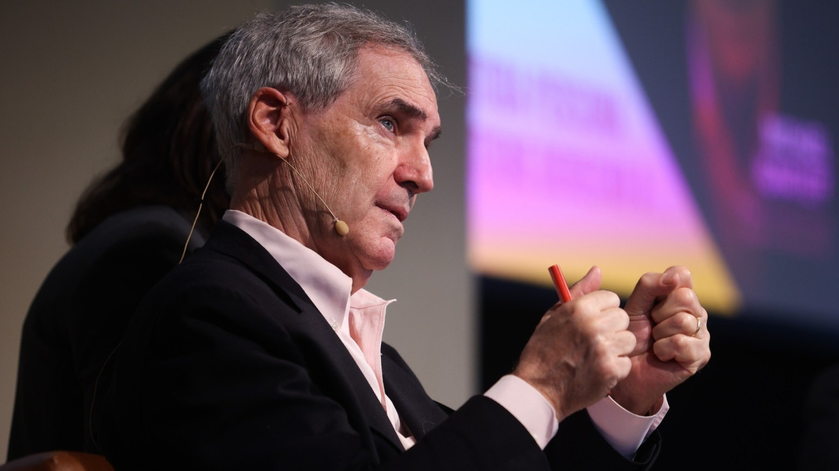 Michael Ignatieff mantiene un encuentro con alumnos de Secundaria en Asturias.