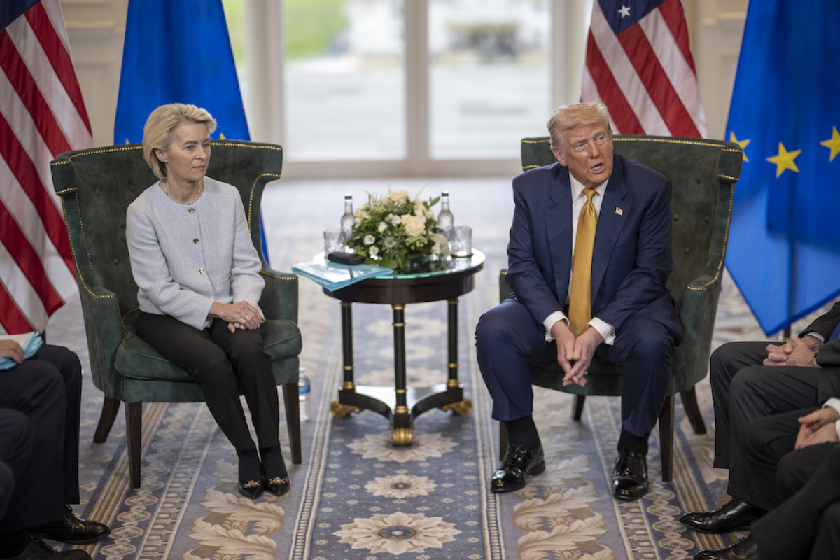El presidente Donald J. Trump participa en una reunión bilateral con la presidenta de la Comisión Europea, Ursula von der Leyen.