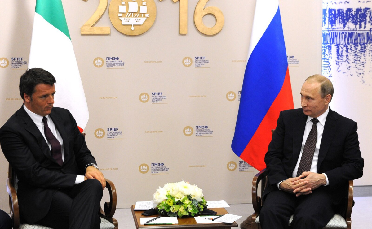 Matteo Renzi y Vladimir Putin en 2016.