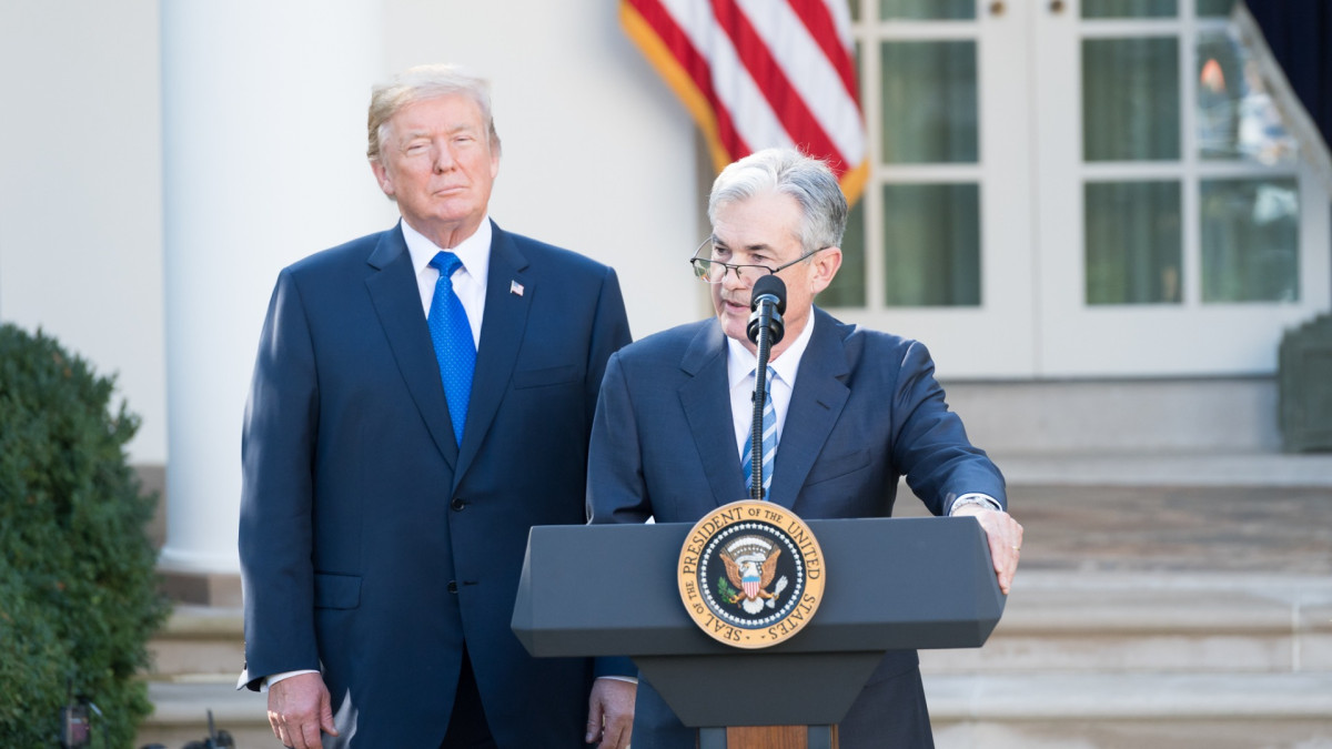 Donald Trump y Jerome Powell durante su nombramiento como presidente de la Reserva Federal en 2017