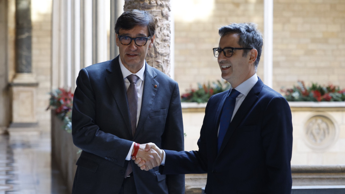 Salvador Illa junto a Félix Bolaños