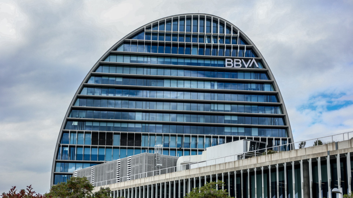 Fachada del edificio ‘La Vela’, en la ciudad del BBVA